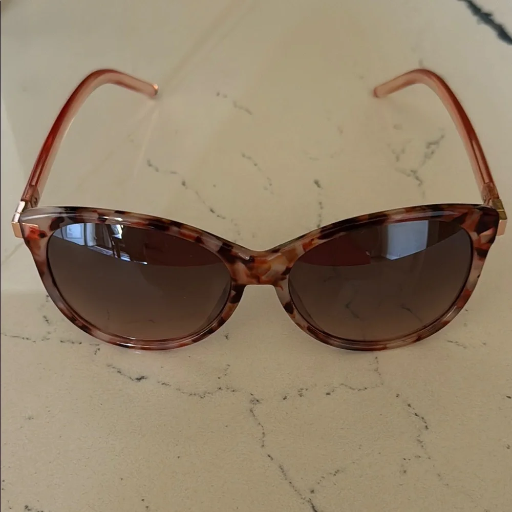LOFT Outlet Women's Tortoiseshell Sunglasses OS NWOT - Picture 2 of 16